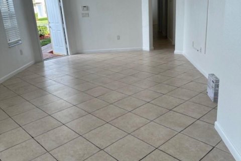 House in Homestead, Florida 4 bedrooms, 117.06 sq.m. № 2193063 - photo 2