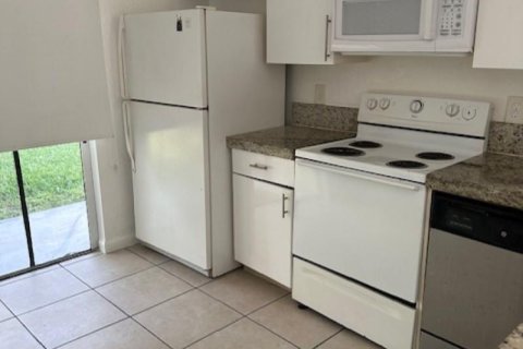 House in Homestead, Florida 4 bedrooms, 117.06 sq.m. № 2193063 - photo 3