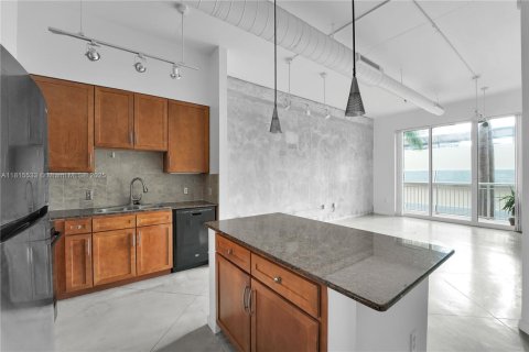 Condominio en venta en Miami, Florida, 1 dormitorio, 67.17 m2 № 1768905 - foto 1
