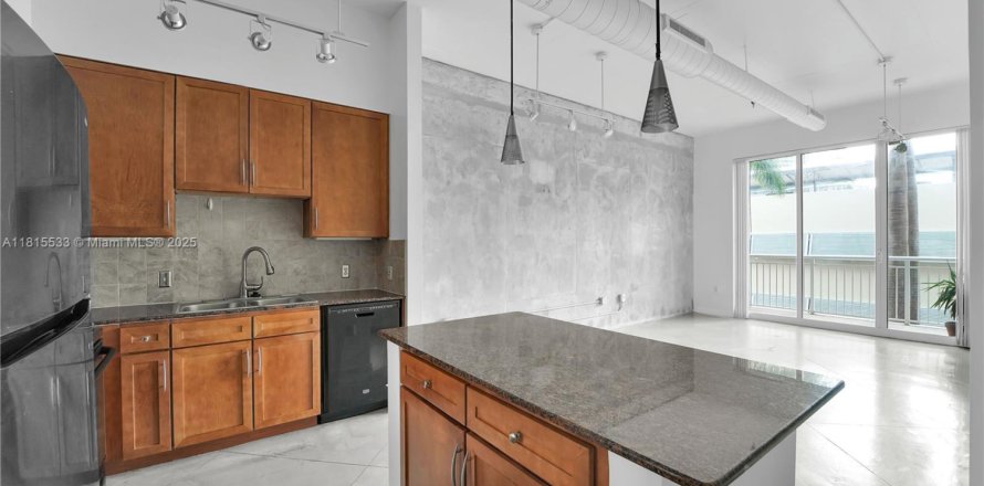 Condominio en Miami, Florida, 1 dormitorio № 1768905