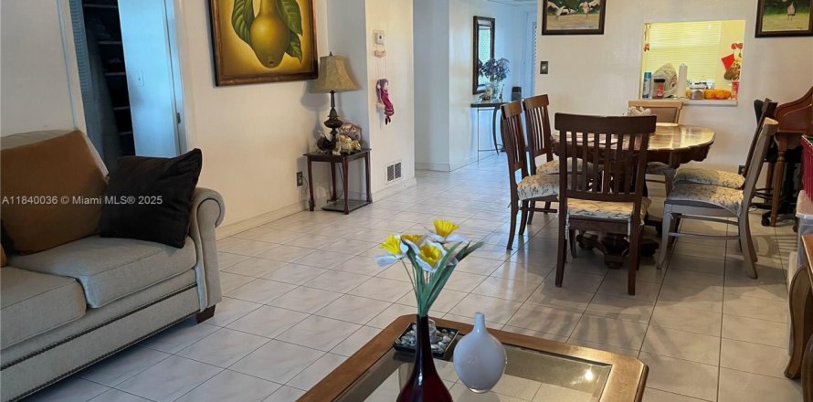 Condo in Margate, Florida, 2 bedrooms № 1830710