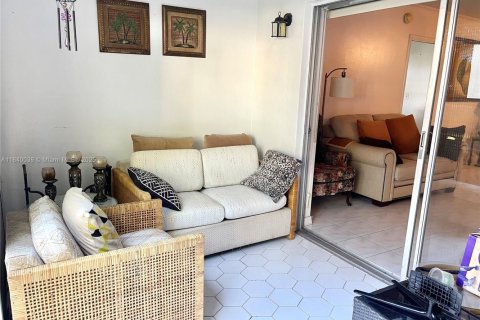Condo in Margate, Florida, 2 bedrooms  № 1830710 - photo 5