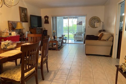 Condo in Margate, Florida, 2 bedrooms  № 1830710 - photo 4