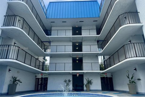 Condo in Fort Lauderdale, Florida, 2 bedrooms  № 2255150 - photo 2