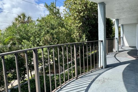 Condo in Fort Lauderdale, Florida, 2 bedrooms  № 2255150 - photo 24