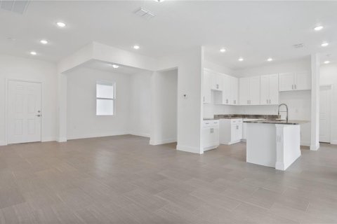 Villa ou maison à louer à Poinciana, Floride: 4 chambres, 166.3 m2 № 2420433 - photo 2