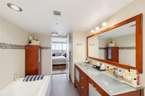 Copropriété à vendre à Miami Beach, Floride: 2 chambres, 117.99 m2 № 1812285 - photo 28