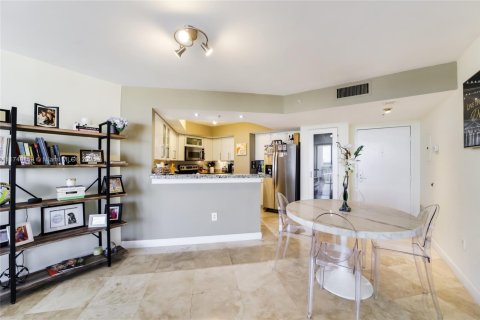 Copropriété à vendre à Miami Beach, Floride: 2 chambres, 117.99 m2 № 1812285 - photo 6