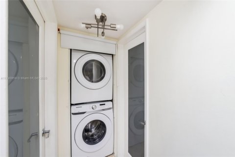 Copropriété à vendre à Miami Beach, Floride: 2 chambres, 117.99 m2 № 1812285 - photo 30