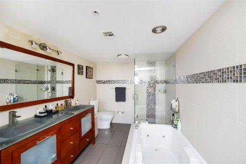 Copropriété à vendre à Miami Beach, Floride: 2 chambres, 117.99 m2 № 1812285 - photo 27