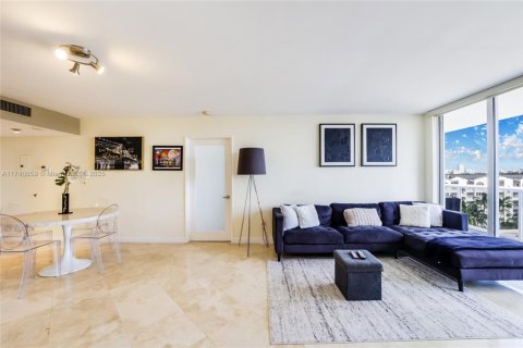 Copropriété à vendre à Miami Beach, Floride: 2 chambres, 117.99 m2 № 1812285 - photo 11