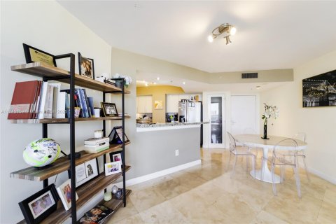 Copropriété à vendre à Miami Beach, Floride: 2 chambres, 117.99 m2 № 1812285 - photo 8