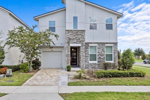 Casa en venta en Kissimmee, Florida, 7 dormitorios, 328.22 m2 № 1734018 - foto 1