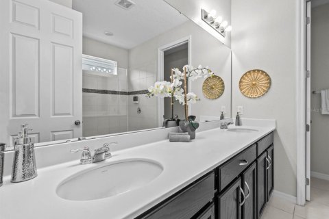Casa en venta en Kissimmee, Florida, 7 dormitorios, 328.22 m2 № 1734018 - foto 7