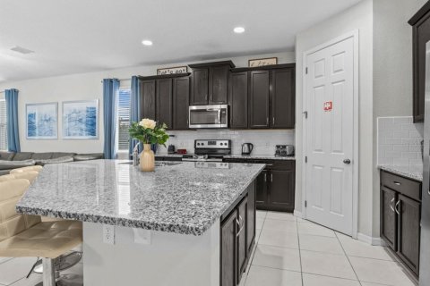 Casa en venta en Kissimmee, Florida, 7 dormitorios, 328.22 m2 № 1734018 - foto 14