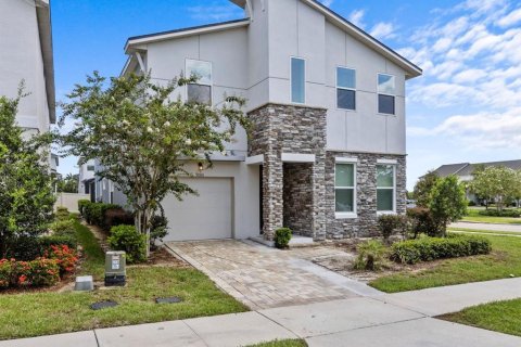 Casa en venta en Kissimmee, Florida, 7 dormitorios, 328.22 m2 № 1734018 - foto 2