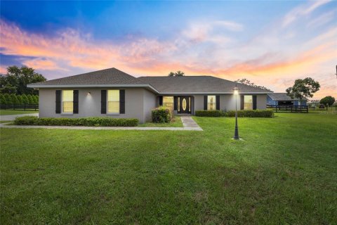 House in Ocala, Florida 4 bedrooms, 173.45 sq.m. № 1904975 - photo 1