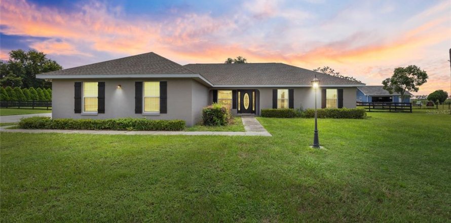 House in Ocala, Florida 4 bedrooms, 173.45 sq.m. № 1904975