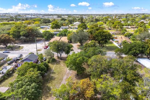 Land in Pompano Beach, Florida № 2027178 - photo 18