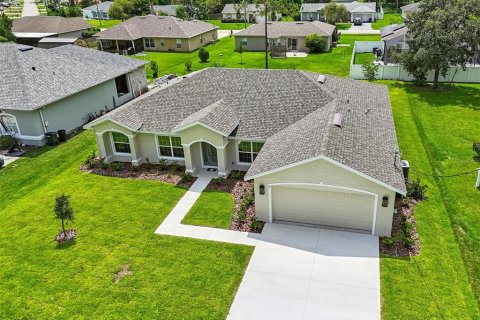 House in Palm Coast, Florida 3 bedrooms, 205.13 sq.m. № 1765685 - photo 7