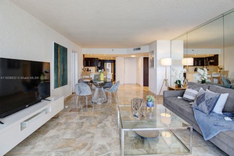 Condo in Miami, Florida, 2 bedrooms  № 1832307 - photo 8