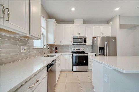 Villa ou maison à louer à Kissimmee, Floride: 2 chambres, 146.69 m2 № 2229133 - photo 15