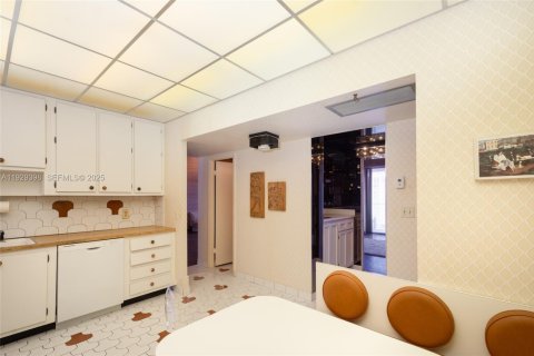 Copropriété à vendre à Aventura, Floride: 2 chambres, 198.07 m2 № 2249108 - photo 11