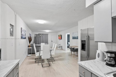 Commercial property in Bay Harbor Islands, Florida № 1859608 - photo 11