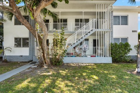 Commercial property in Bay Harbor Islands, Florida № 1859608 - photo 22