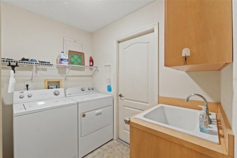 House in Brooksville, Florida 3 bedrooms, 213.49 sq.m. № 1580625 - photo 13