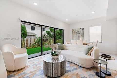 Townhouse in Florida City, Florida 4 bedrooms № 2032476 - photo 3