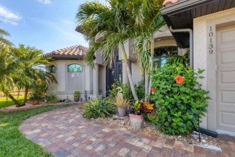 Casa en venta en Port Charlotte, Florida, 3 dormitorios, 193.14 m2 № 1601905 - foto 1