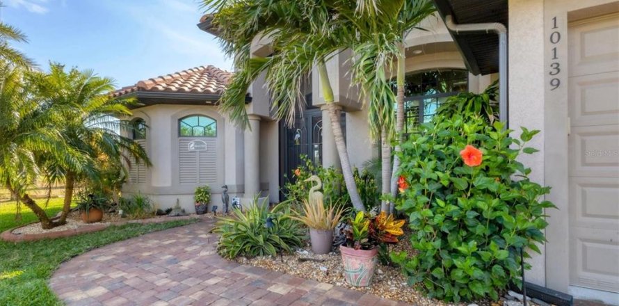 House in Port Charlotte, Florida 3 bedrooms, 193.14 sq.m. № 1601905