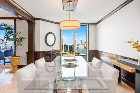 Condominio en venta en Aventura, Florida, 3 dormitorios, 304.16 m2 № 2089952 - foto 10