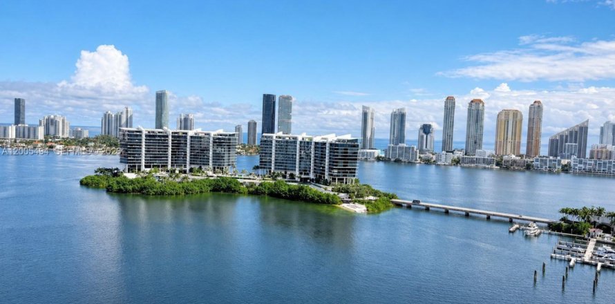 Condominio en Aventura, Florida, 3 dormitorios № 2089952