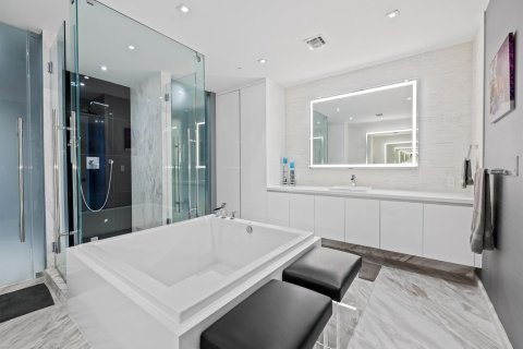 Condo in Fort Lauderdale, Florida, 4 bedrooms  № 2431496 - photo 12