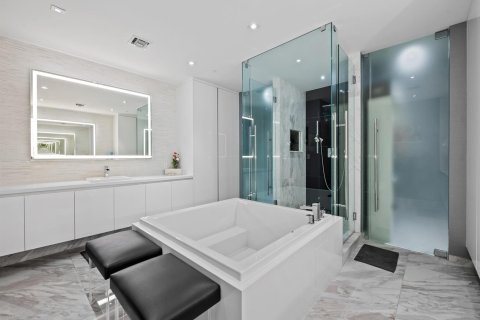 Condo in Fort Lauderdale, Florida, 4 bedrooms  № 2431496 - photo 13