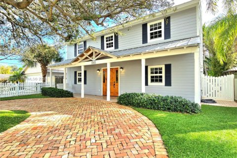 House in Boca Raton, Florida 4 bedrooms, 197.7 sq.m. № 2018139