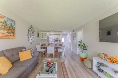 Copropriété à vendre à Pembroke Pines, Floride: 1 chambre, 74.32 m2 № 2250341 - photo 15