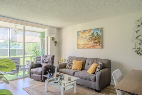 Copropriété à vendre à Pembroke Pines, Floride: 1 chambre, 74.32 m2 № 2250341 - photo 12