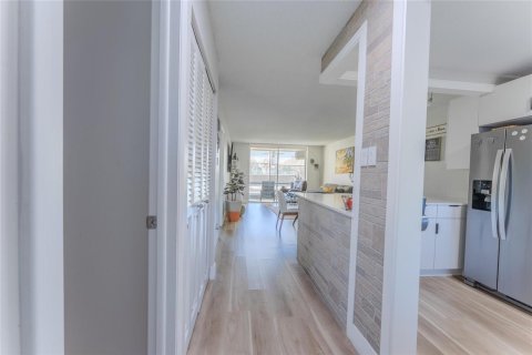 Copropriété à vendre à Pembroke Pines, Floride: 1 chambre, 74.32 m2 № 2250341 - photo 2