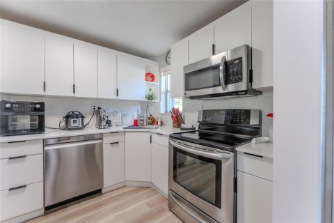 Copropriété à vendre à Pembroke Pines, Floride: 1 chambre, 74.32 m2 № 2250341 - photo 4