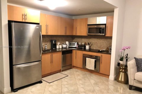 Condo in Miami, Florida, 1 bedroom  № 1890317 - photo 6