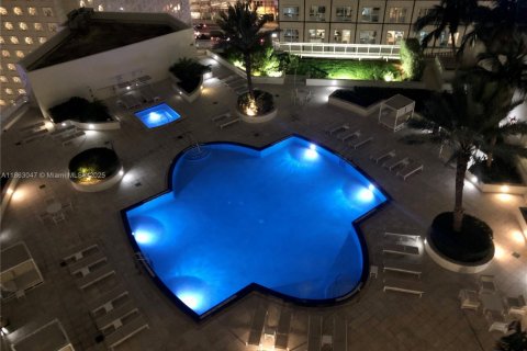 Condo in Miami, Florida, 1 bedroom  № 1890317 - photo 10