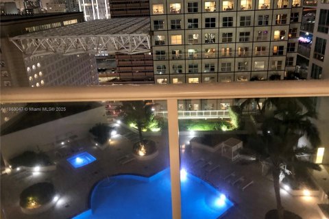 Condo in Miami, Florida, 1 bedroom  № 1890317 - photo 11