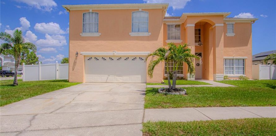 Casa en Kissimmee, Florida 5 dormitorios, 258.73 m2 № 1854336