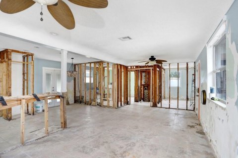 Купить виллу или дом в Мадейра - Бич, Флорида 5 комнат, 86.4м2, № 1720626 - фото 2