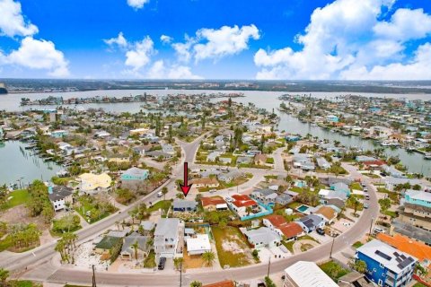 Купить виллу или дом в Мадейра - Бич, Флорида 5 комнат, 86.4м2, № 1720626 - фото 11