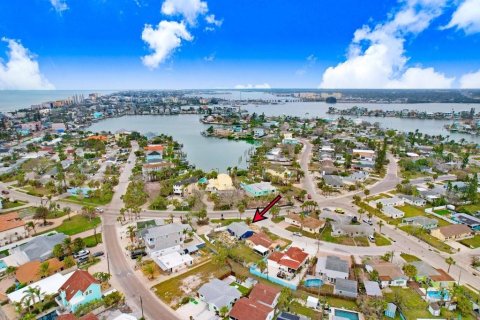 Купить виллу или дом в Мадейра - Бич, Флорида 5 комнат, 86.4м2, № 1720626 - фото 13