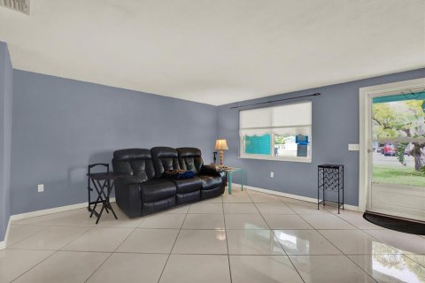 Villa ou maison à vendre à Hudson, Floride: 2 chambres, 123.75 m2 № 1823333 - photo 2